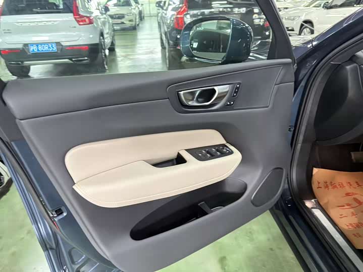 Volvo XC60 2026 2026款 B5 四驱智逸豪华版