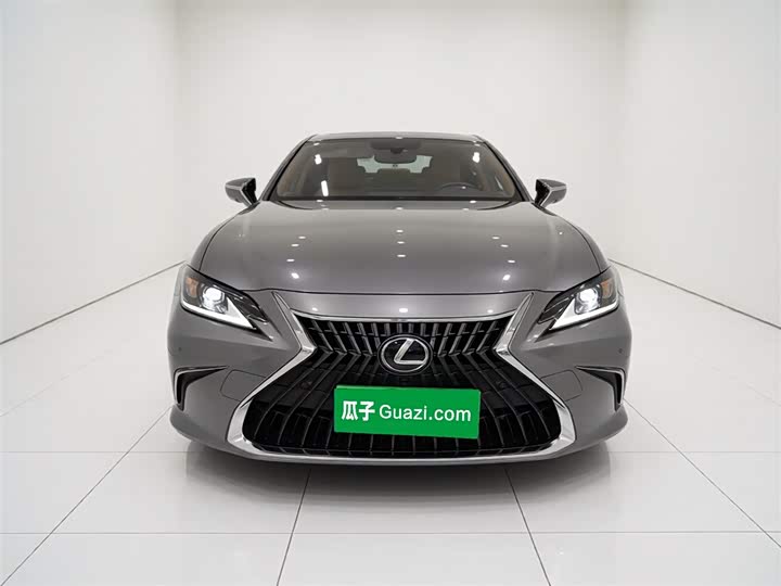 Фото 3 - Lexus ES