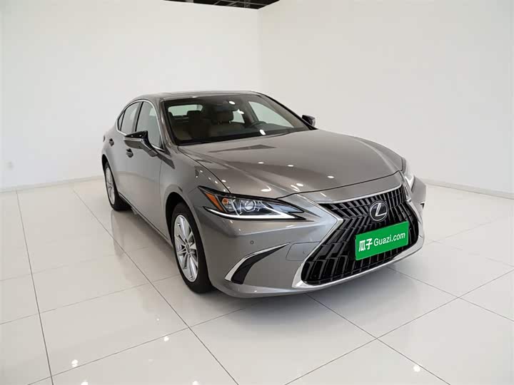 Фото 4 - Lexus ES