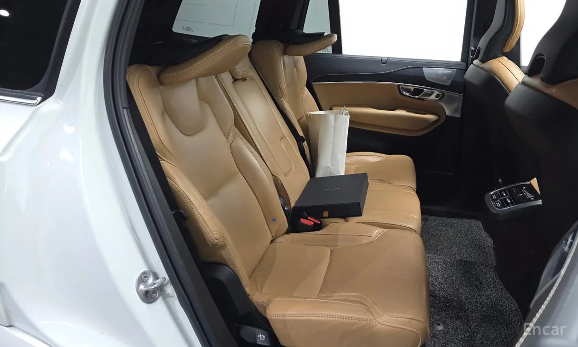 Фото 11 - Volvo XC90