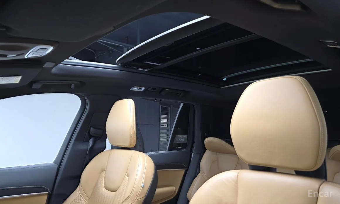 Фото 18 - Volvo XC90