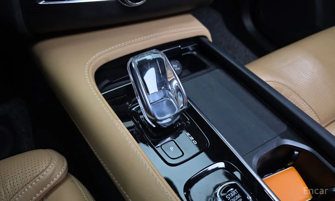 Фото 9 - Volvo XC90
