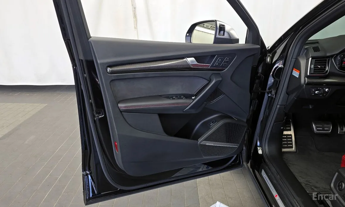 Фото 24 - Audi SQ5