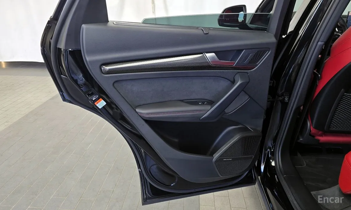 Фото 25 - Audi SQ5