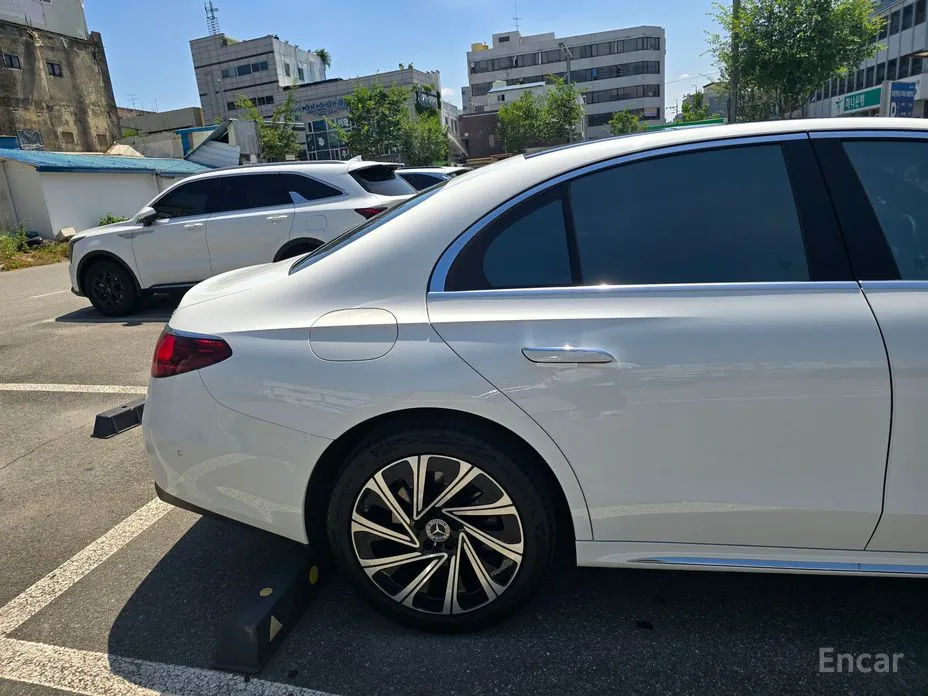 Mercedes-Benz E-Class 2024 E300 4MATIC Exclusive