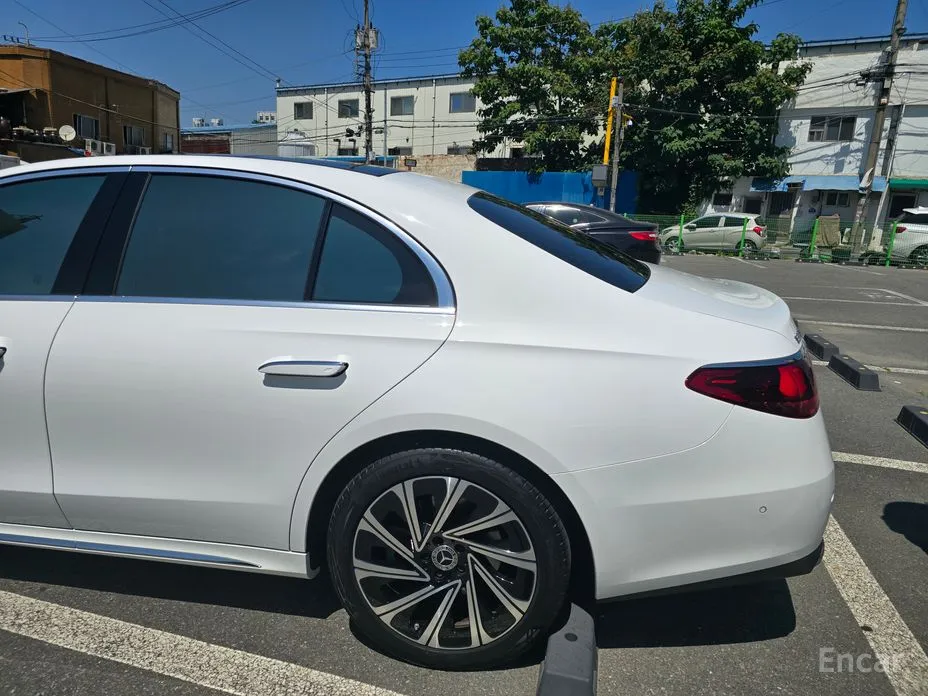 Mercedes-Benz E-Class 2024 E300 4MATIC Exclusive