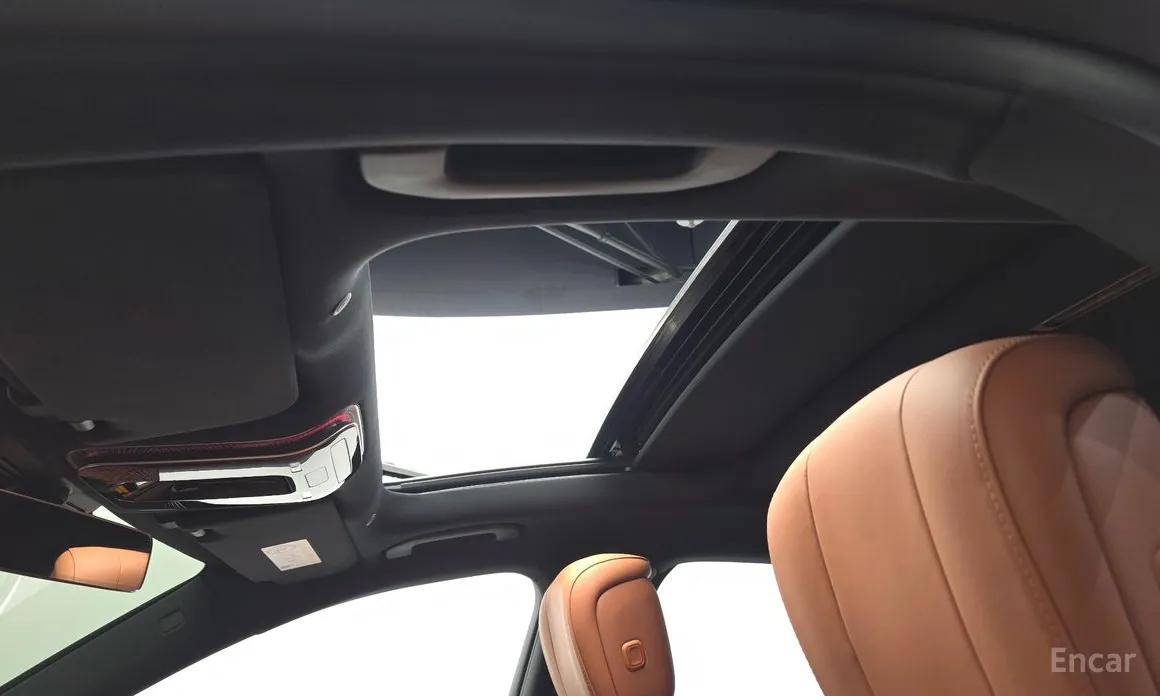 Photo 18 - Mercedes-Benz S-Class