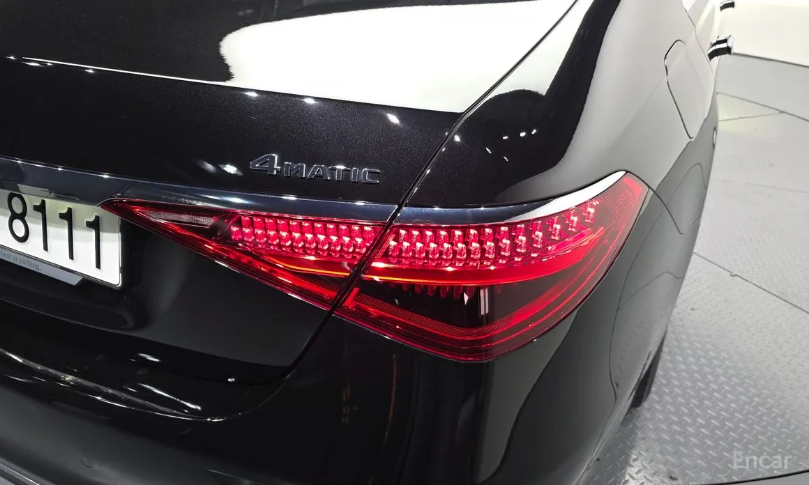 Photo 23 - Mercedes-Benz S-Class