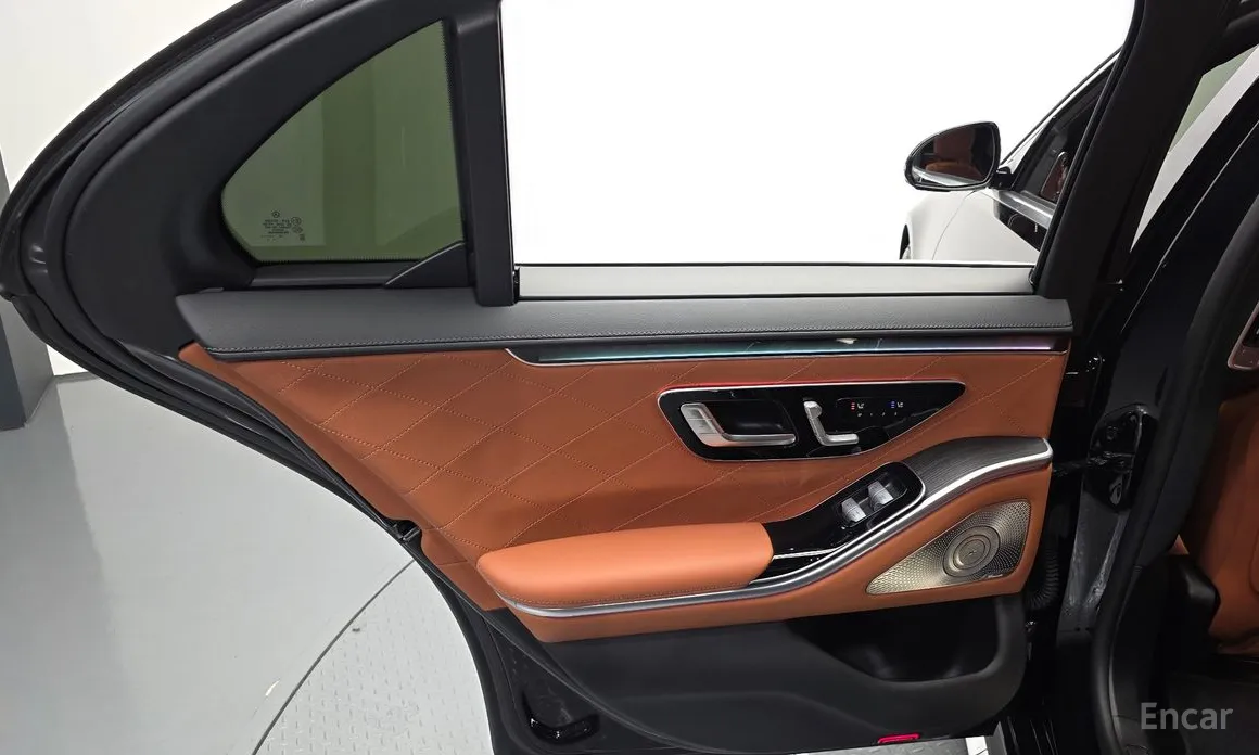Photo 25 - Mercedes-Benz S-Class