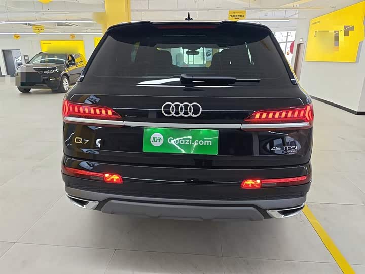 Фото 4 - Audi Q7