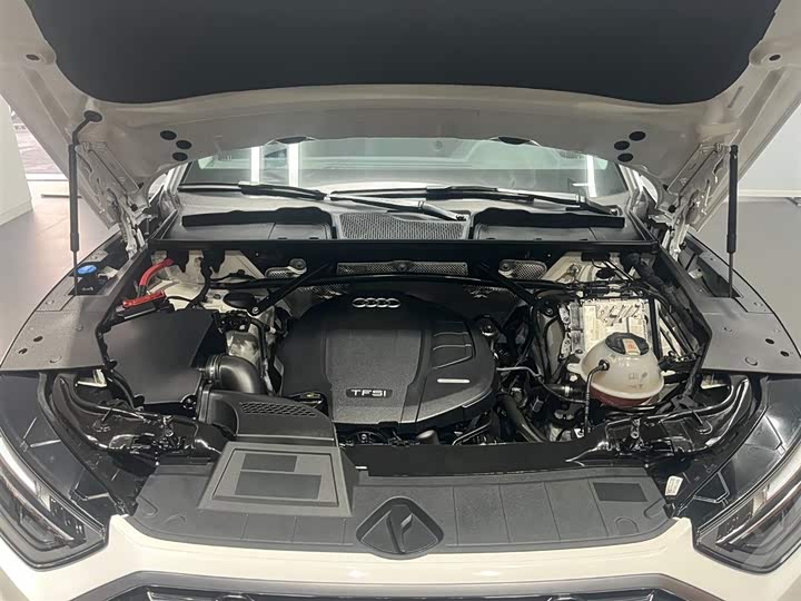Фото 8 - Audi Q5L
