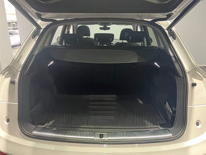 Фото 9 - Audi Q5L