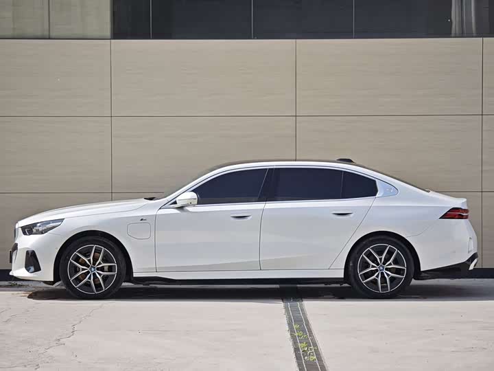 BMW i5 2025 2025款 eDrive 40L M运动套装