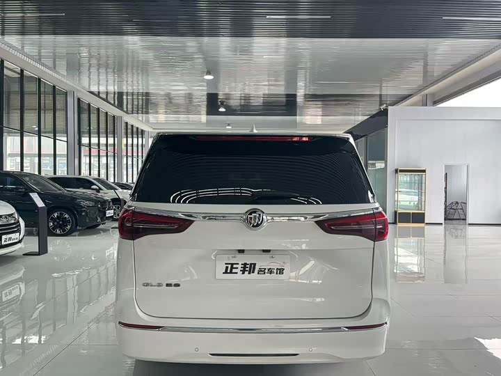 Photo 4 - Buick GL8 ES
