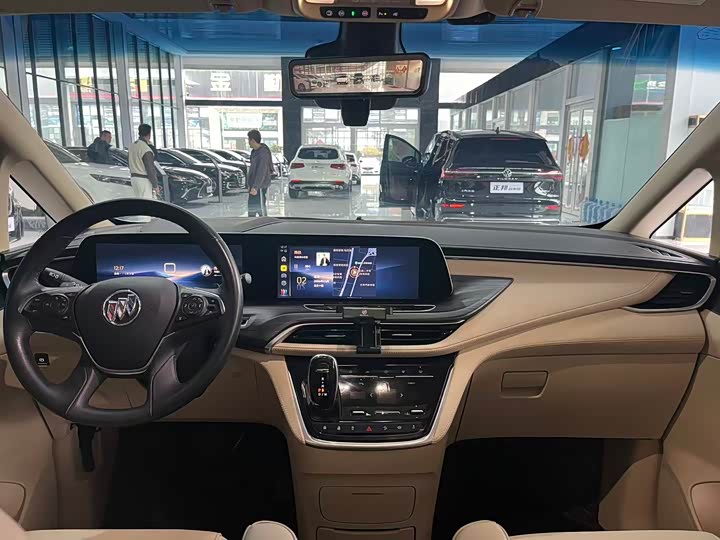 Photo 8 - Buick GL8 ES