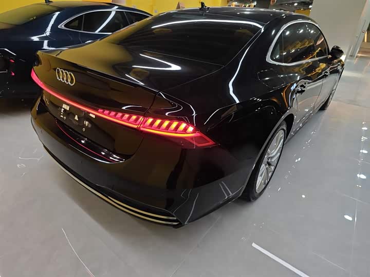 Zdjęcie 7 - Audi A7L