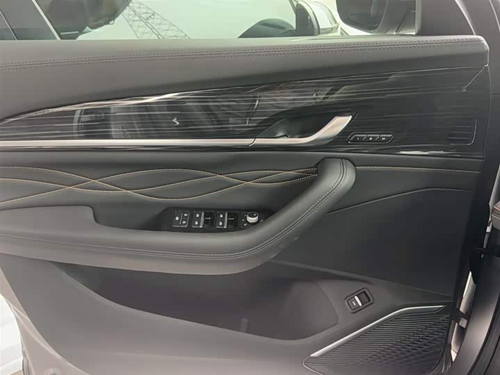 Photo 7 - Geely Monjaro