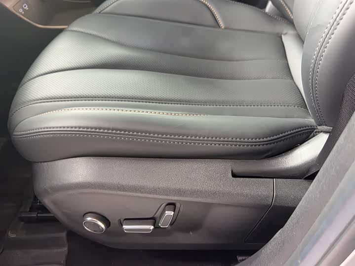 Photo 8 - Geely Monjaro