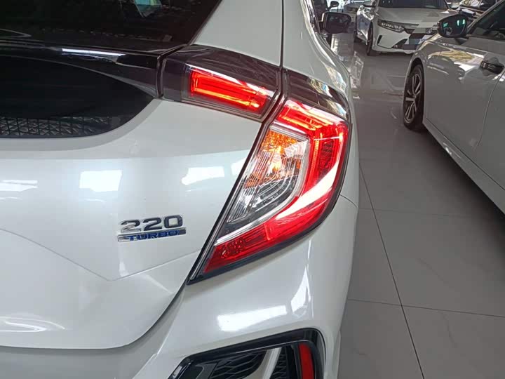 Фото 8 - Honda Civic