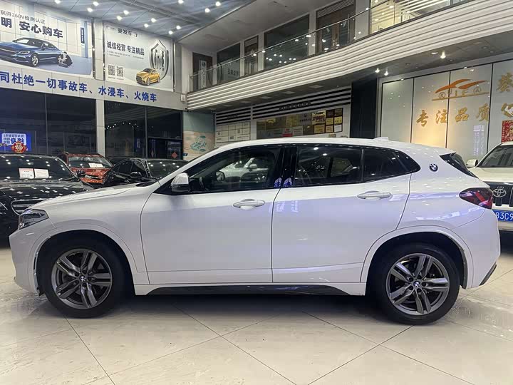 Photo 4 - BMW X2