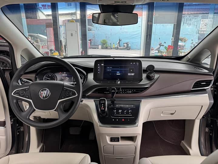 صورة 9 - Buick GL8 ES