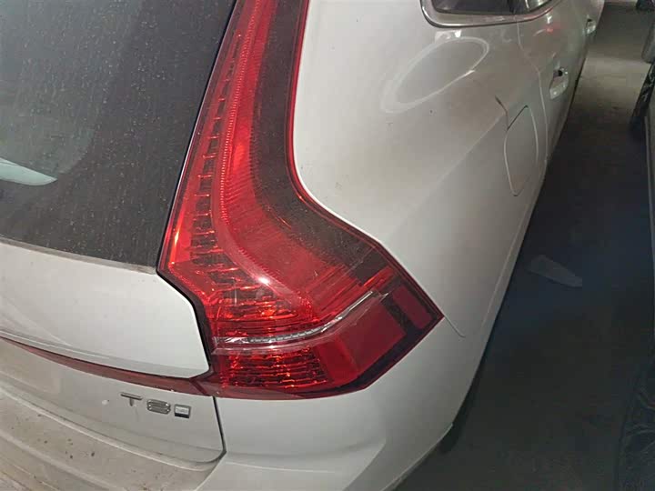 Zdjęcie 8 - Volvo XC60 Hybrid