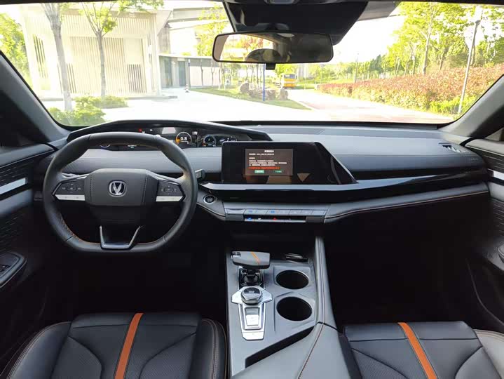 Changan UNI-V 2025 2025款 1.5T 500Bar尊贵型