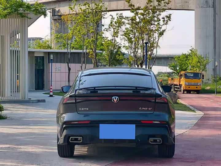Changan UNI-V 2025 2025款 1.5T 500Bar尊贵型