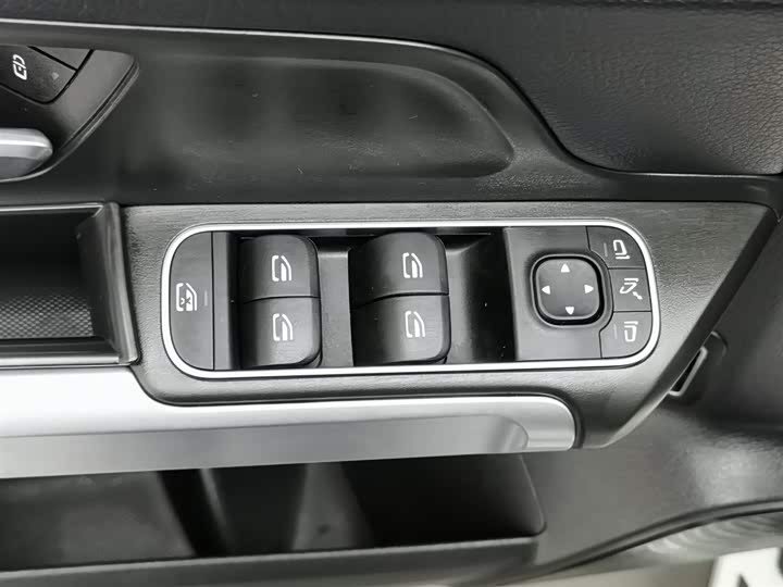 Mercedes-Benz GLB-Class 2024 2024款 GLB 220 时尚型