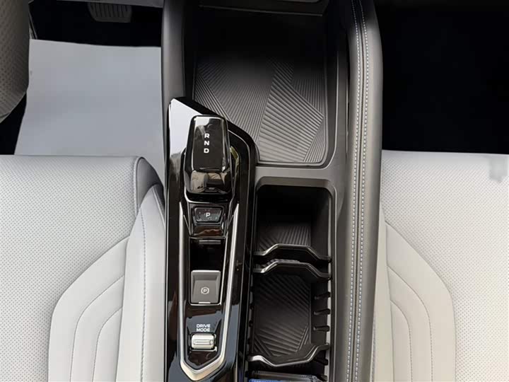 Geely Coolray 2025 2025款 缤越L 1.5TD DCT 星耀