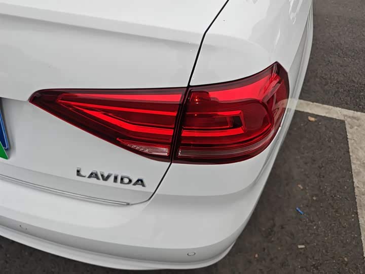 Фото 8 - Volkswagen Lavida