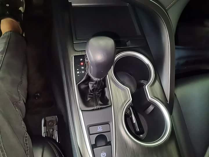 Фото 7 - Toyota Camry