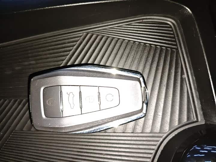 Geely Coolray 2025 2025款 缤越L 1.5TD DCT 星钻
