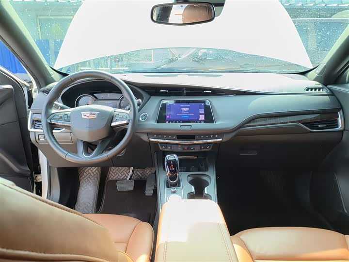 Фото 6 - Cadillac XT4
