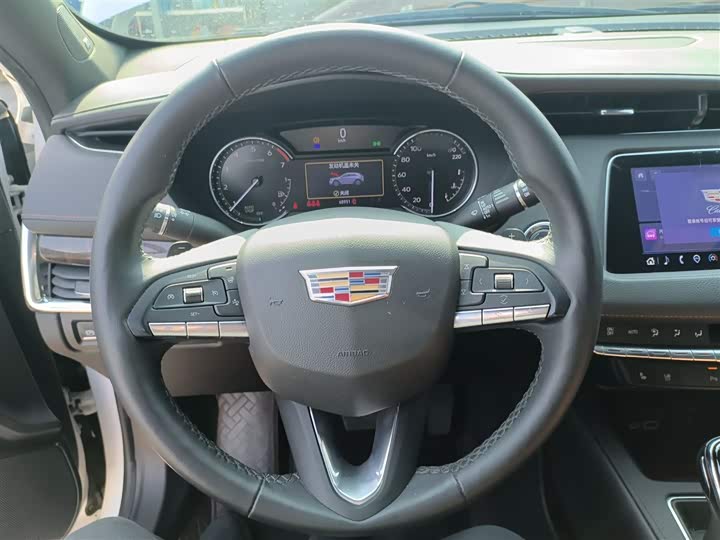 Фото 7 - Cadillac XT4