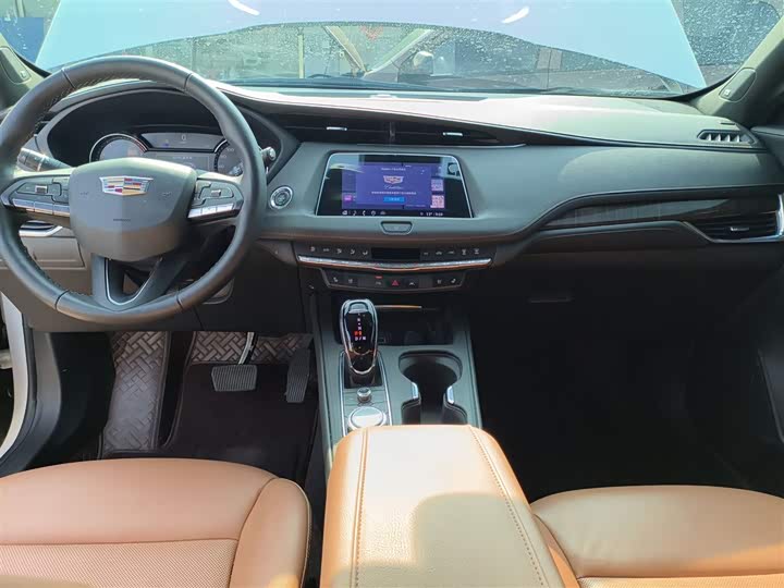 Фото 9 - Cadillac XT4