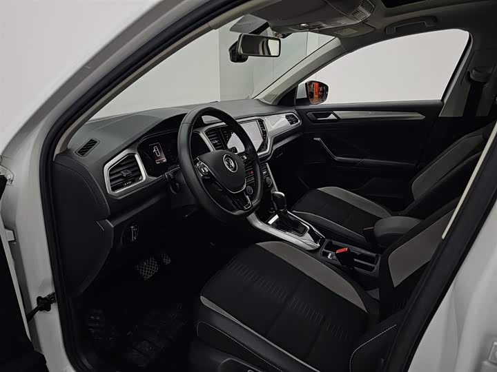 Фото 3 - Volkswagen T-Roc