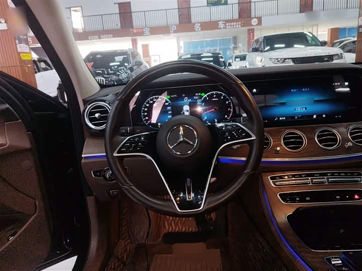 Фото 7 - Mercedes-Benz E-Class