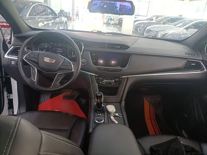 Фото 6 - Cadillac XT5