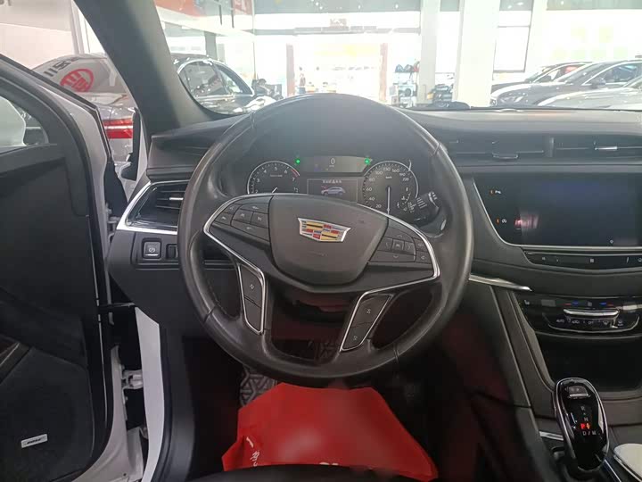 Фото 7 - Cadillac XT5