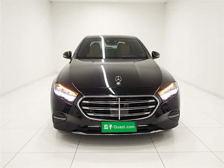 Фото 3 - Mercedes-Benz E-Class