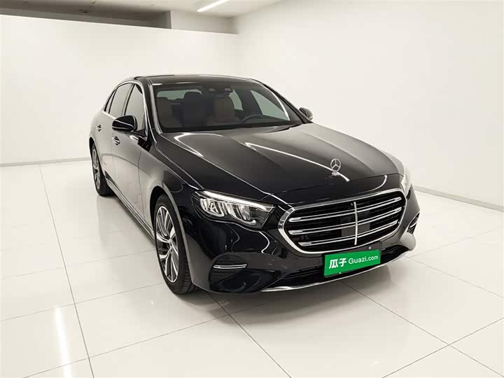 Фото 4 - Mercedes-Benz E-Class