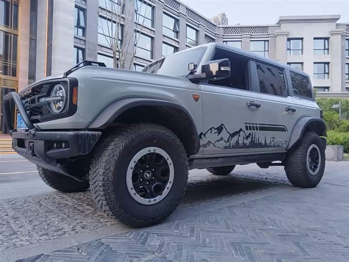 Фото 2 - Ford Bronco