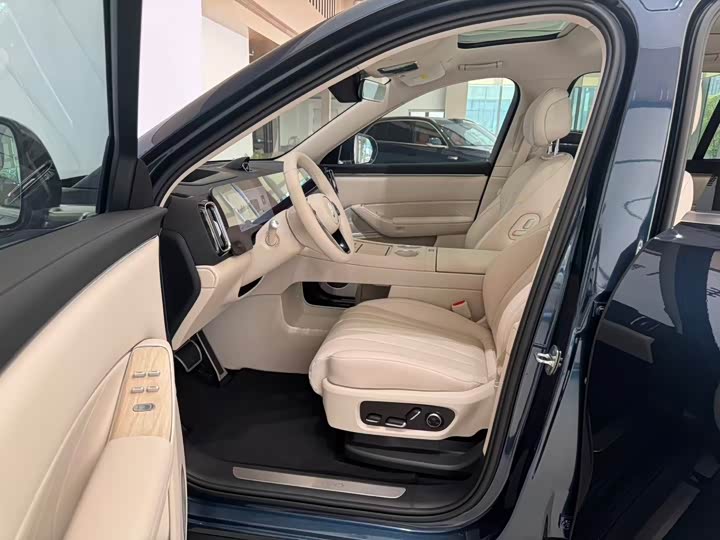 Aito M8 2025 2025款 增程 Max+版 53.4kWh 6座版 (192线激光雷达）