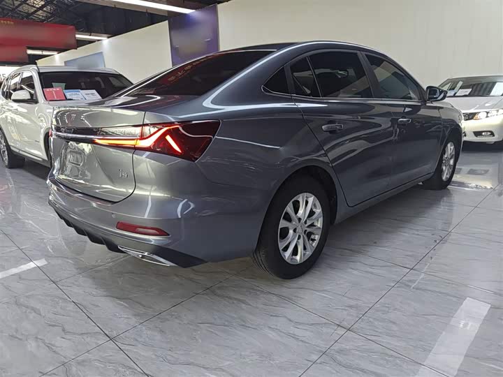 Фото 7 - Roewe i5