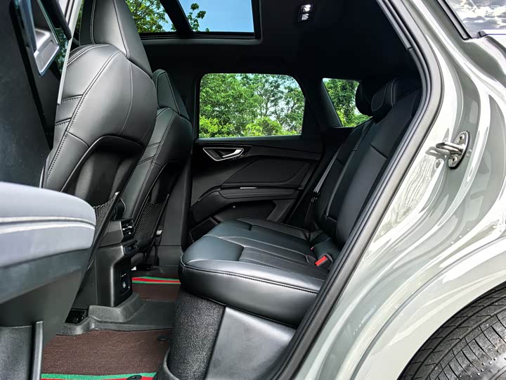 Фото 8 - Audi Q4 e-tron