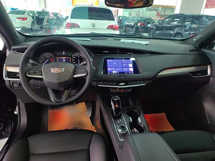 Фото 6 - Cadillac XT4