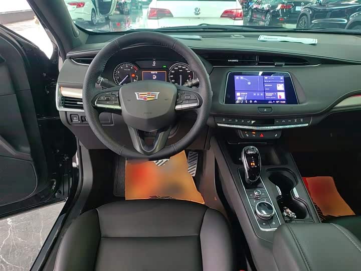 Фото 7 - Cadillac XT4