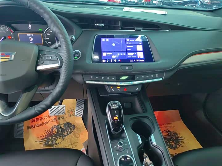 Фото 9 - Cadillac XT4