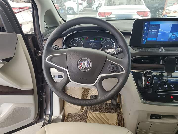 Photo 7 - Buick GL8 ES